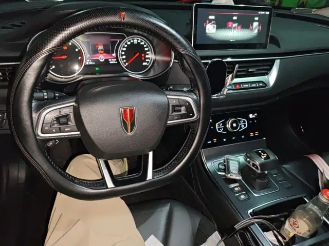 Hongqi H5 — Фото автомобиля 10
