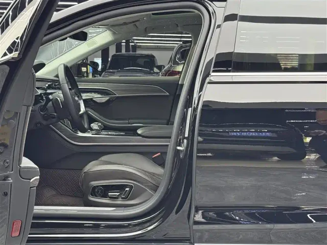 Audi A8 — Фото автомобиля 6