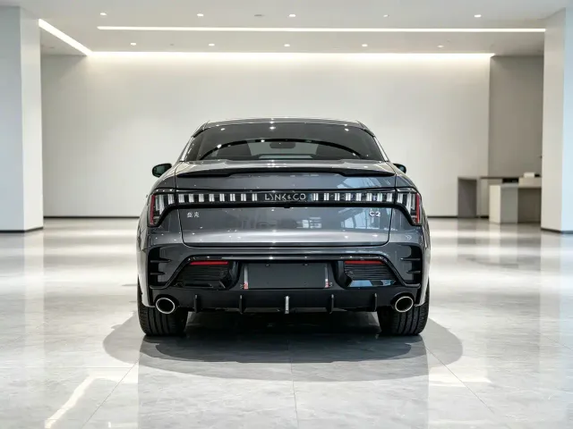 Lynk & Co 03 — Фото автомобиля 7
