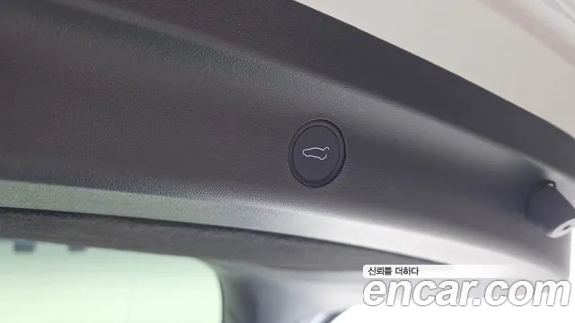 Tesla Model Y — Фото автомобиля 26