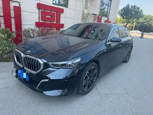 Фотография автомобиля — BMW 5 Series