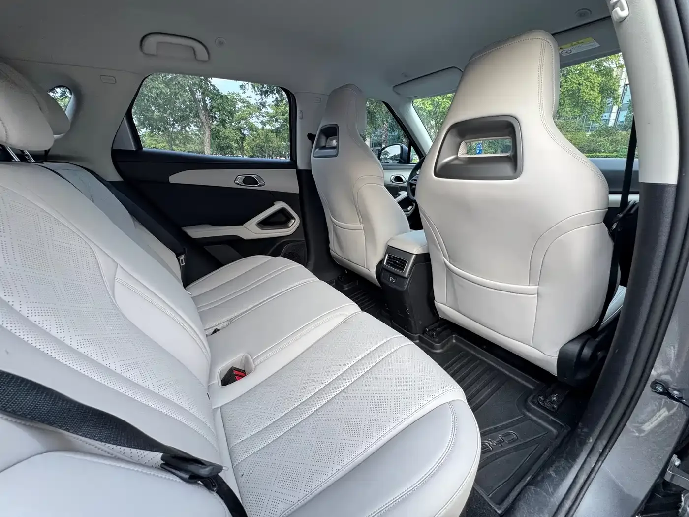 BYD Yuan UP 2025 Smart Drive Edition 401KM Leading Type — Фото автомобиля 8