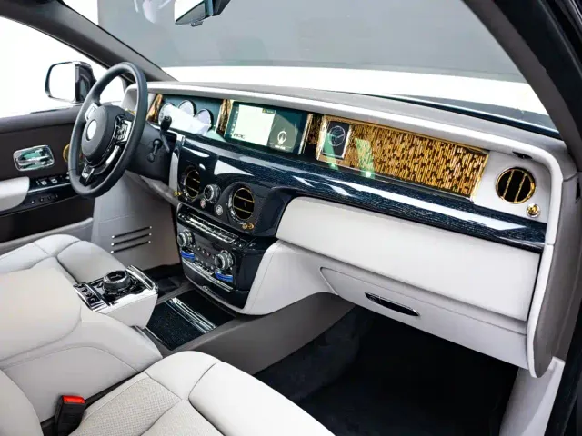 Rolls-Royce Phantom — Фото автомобиля 17