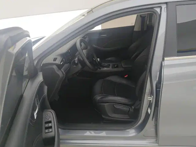 Roewe i5 — Фото автомобиля 9