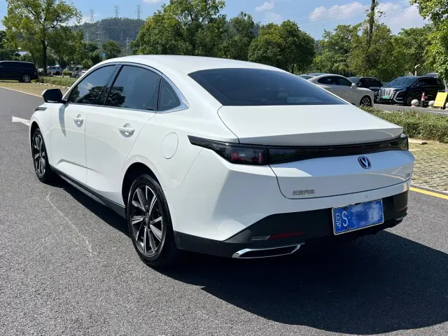 Changan Eado — Фото автомобиля 3