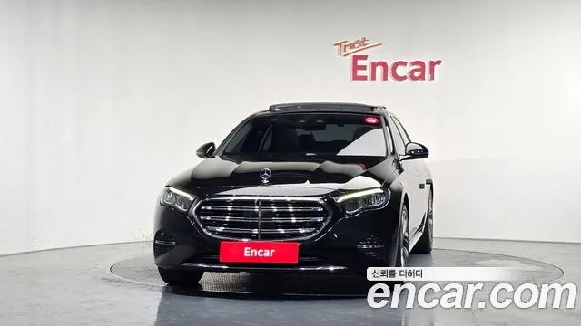 Mercedes-Benz E-Class — Фото автомобиля 3