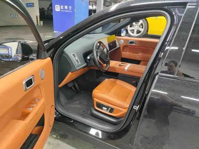 Li Auto L8 — Фото автомобиля 4