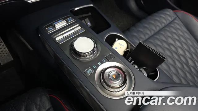 Genesis GV70 — Фото автомобиля 8