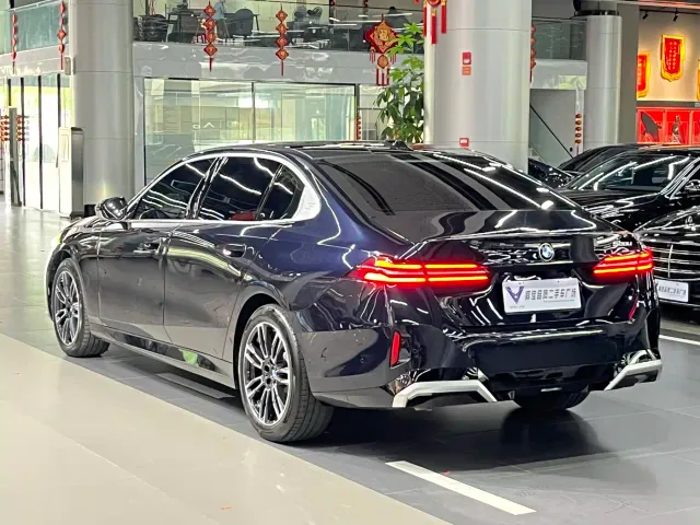 BMW 5 Series — Фото автомобиля 7