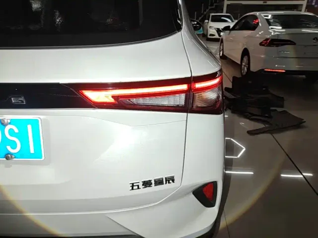 Wuling Asta — Фото автомобиля 7