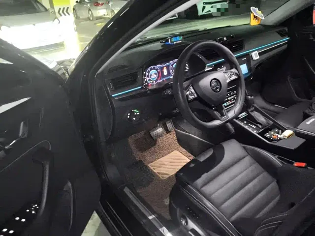 Skoda Superb — Фото автомобиля 17
