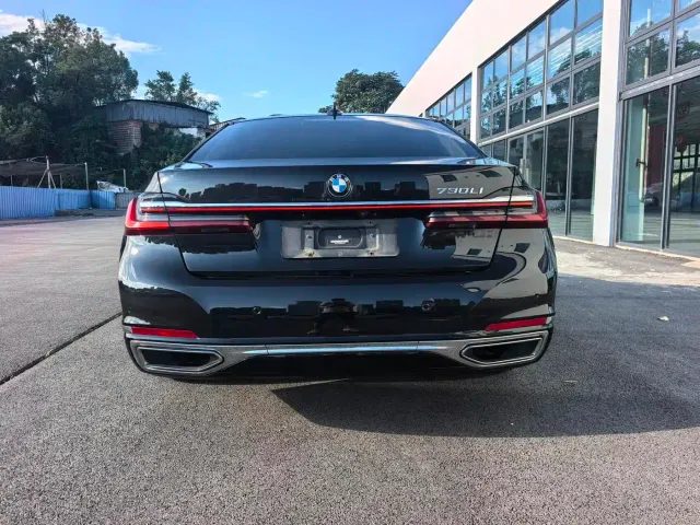 BMW 7 Series — Фото автомобиля 10