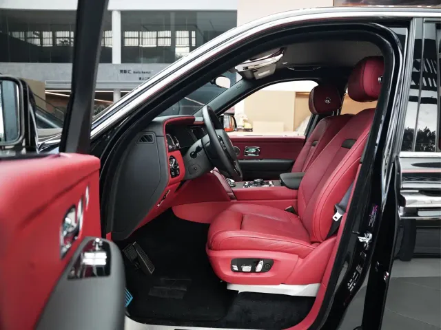Rolls-Royce Cullinan — Фото автомобиля 8