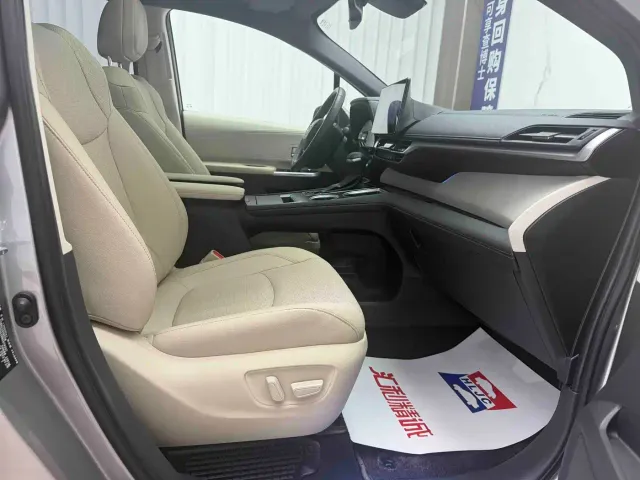 Toyota Sienna — Фото автомобиля 19