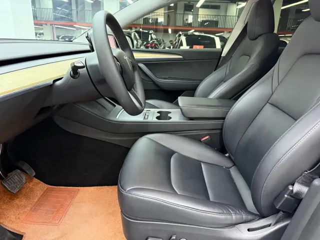Tesla Model Y — Фото автомобиля 8
