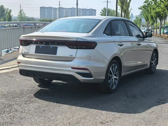Geely Emgrand — Фото автомобиля 7