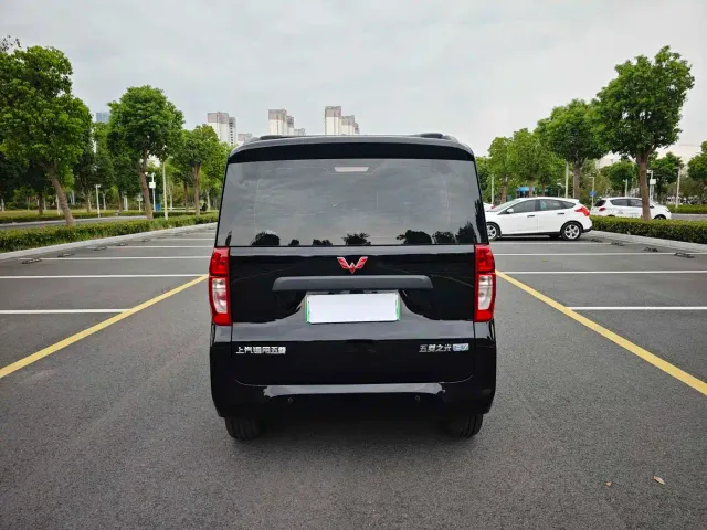 Wuling Zhiguang NEV — Фото автомобиля 6