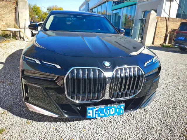 BMW 7 Series — Фото автомобиля 4