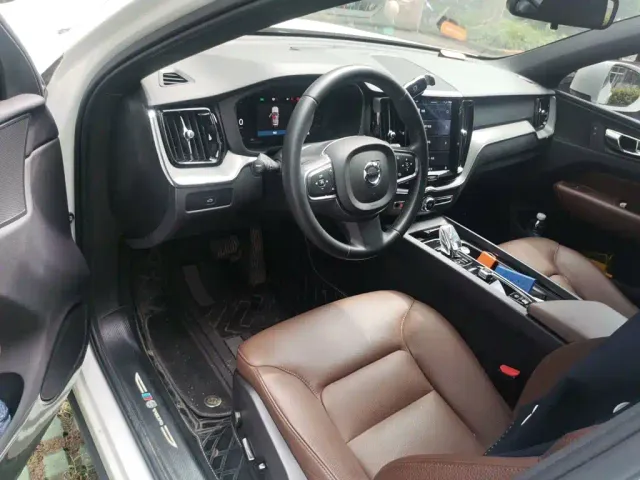 Volvo XC60 — Фото автомобиля 17