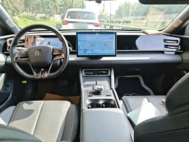 BYD Qin L — Фото автомобиля 10