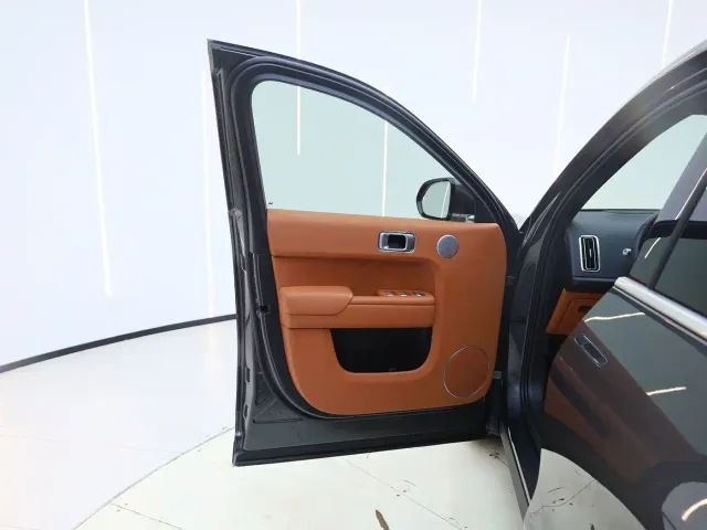 Li Auto L9 — Фото автомобиля 7