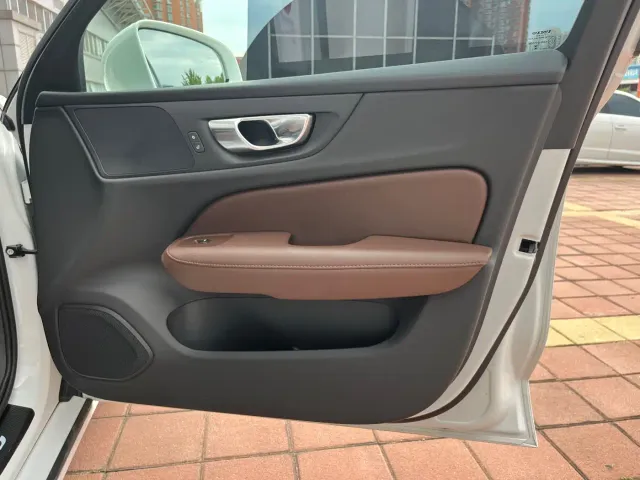 Volvo S60 — Фото автомобиля 25