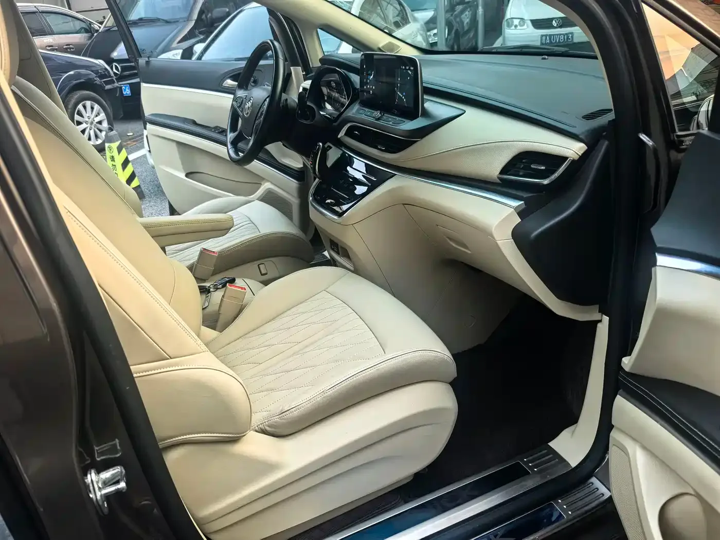 Buick Buick GL8 2023 Land Business Class 652T Luxury — Фото автомобиля 13