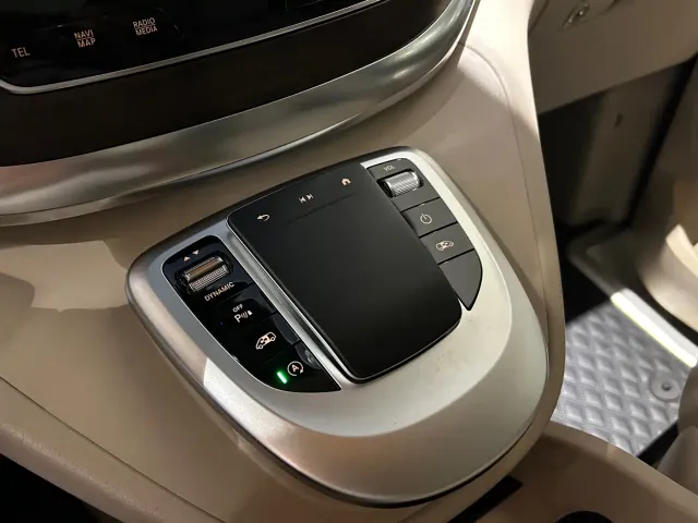 Mercedes-Benz V-Class — Фото автомобиля 13