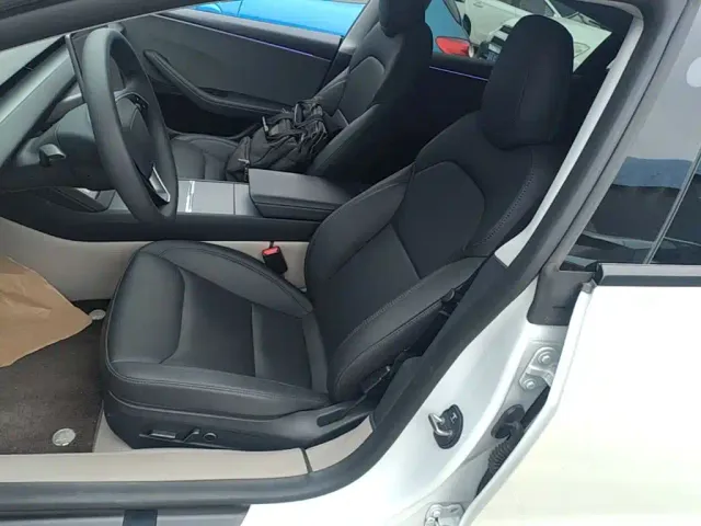 Tesla Model 3 — Фото автомобиля 14