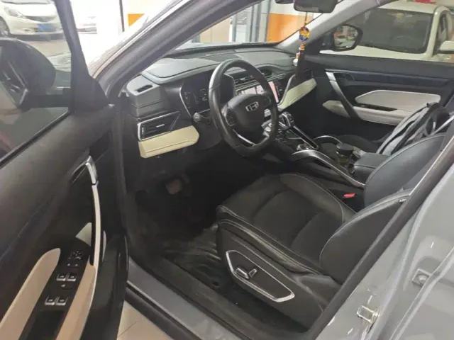 Geely Boyue — Фото автомобиля 15