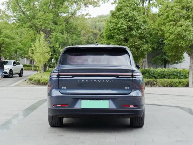 Leapmotor C10 — Фото автомобиля 5