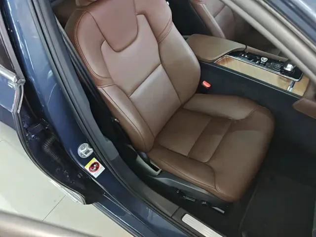 Volvo S90 — Фото автомобиля 24