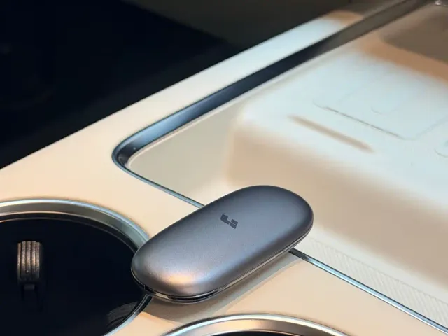 Li Auto MEGA — Фото автомобиля 20