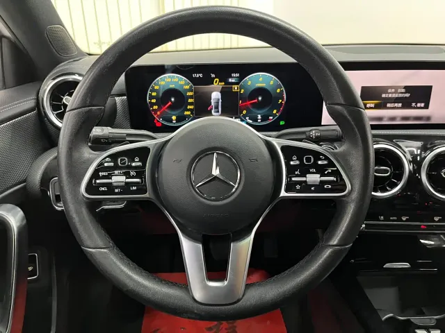 Mercedes-Benz A-Class — Фото автомобиля 11