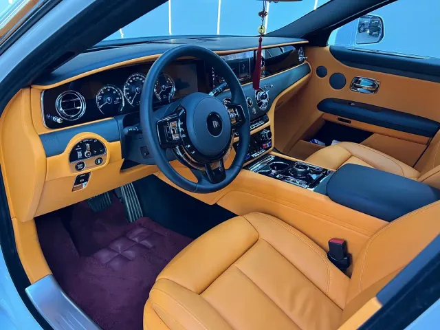 Rolls-Royce Ghost — Фото автомобиля 7