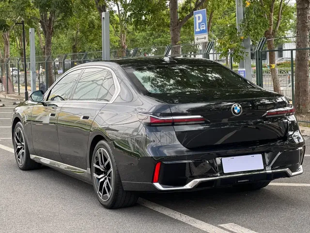 BMW 7 Series — Фото автомобиля 4