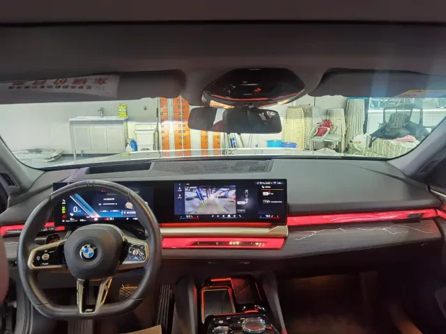 BMW 5 Series — Фото автомобиля 11
