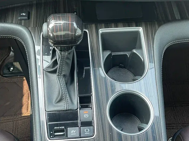 Toyota Sienna — Фото автомобиля 23