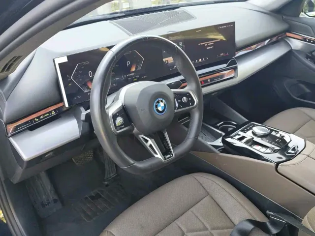 BMW i5 — Фото автомобиля 7