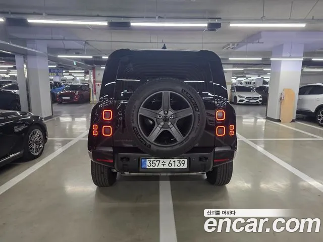 Land Rover Defender — Фото автомобиля 5