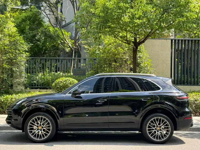 Porsche Cayenne — Фото автомобиля 3