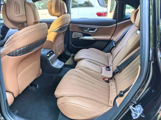 Mercedes-Benz E-Class — Фото автомобиля 5