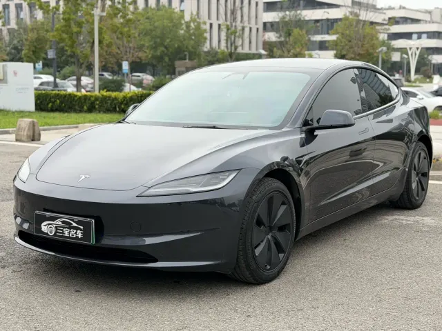 Фотография автомобиля — Tesla Model 3