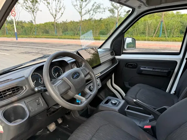 JAC Motors Blue Cat — Фото автомобиля 11