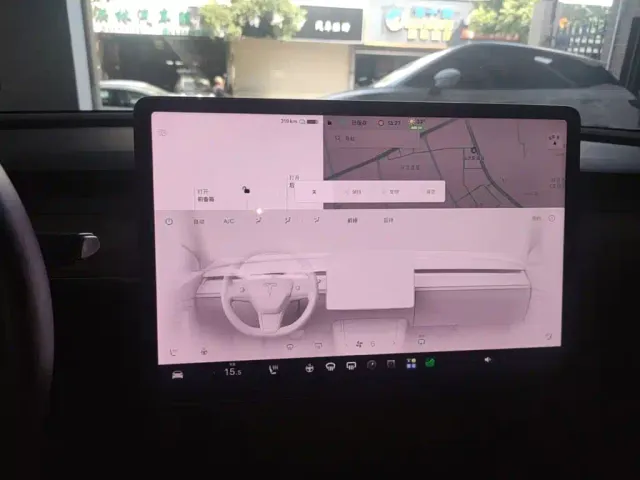 Tesla Model 3 — Фото автомобиля 12