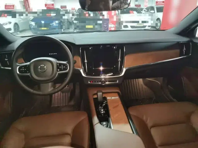 Volvo S90 — Фото автомобиля 9