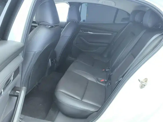 Mazda Axela — Фото автомобиля 11