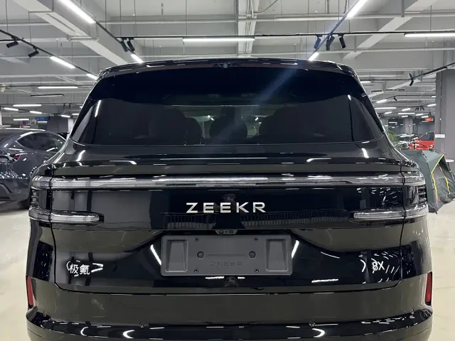 Zeekr 8X — Фото автомобиля 7
