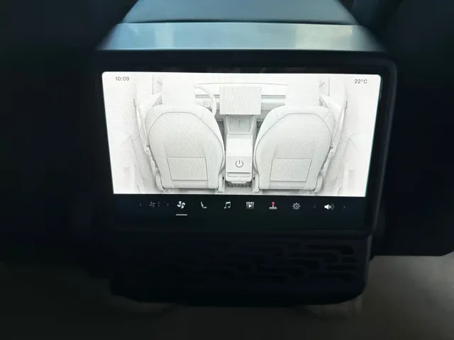 Tesla Model Y — Фото автомобиля 20