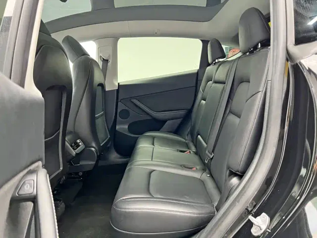 Tesla Model Y — Фото автомобиля 15